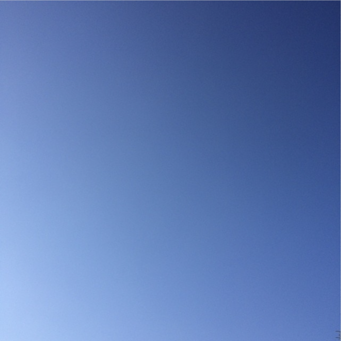 A picture of a blue sky gradient >