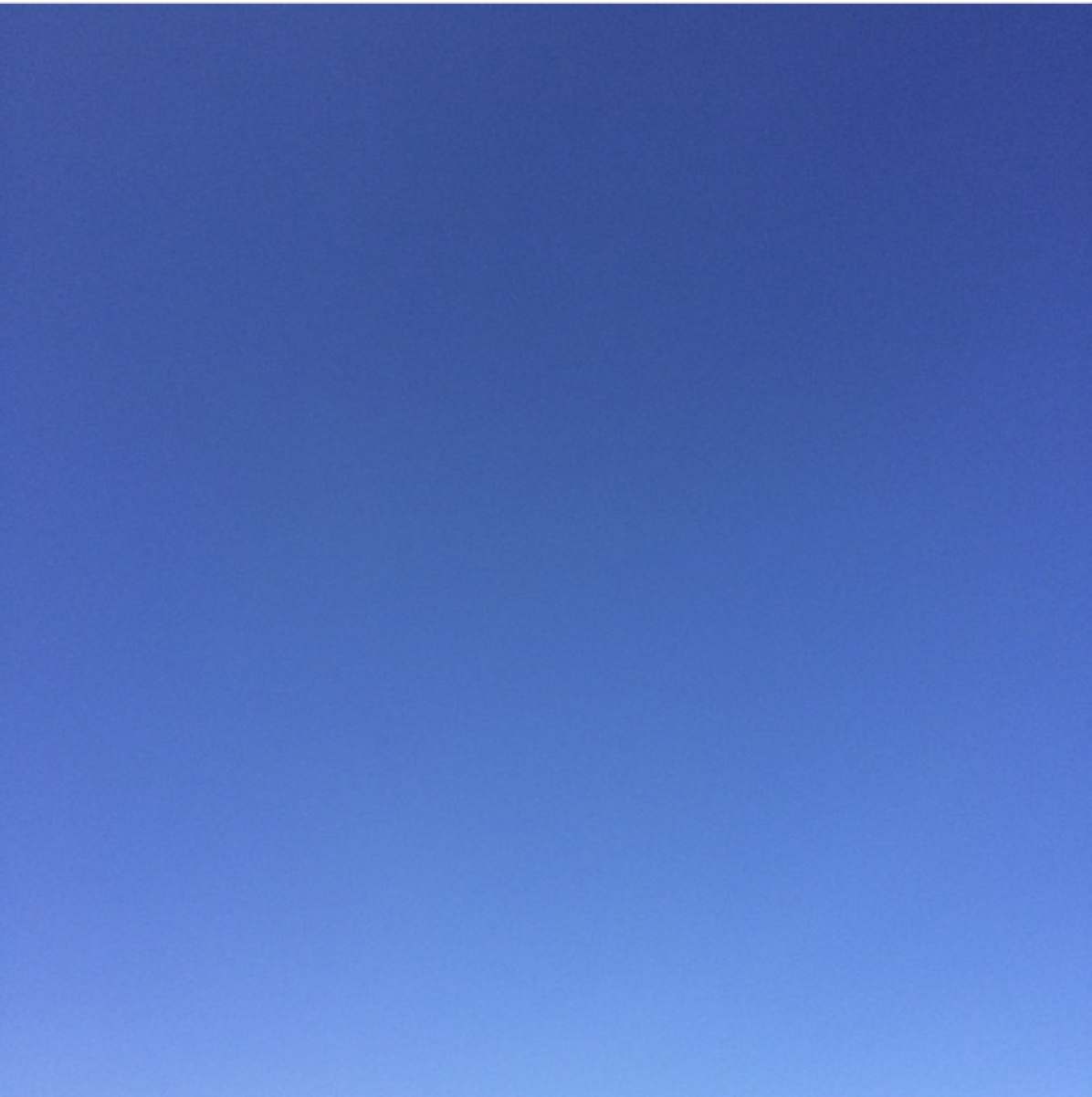 A picture of a blue sky gradient >